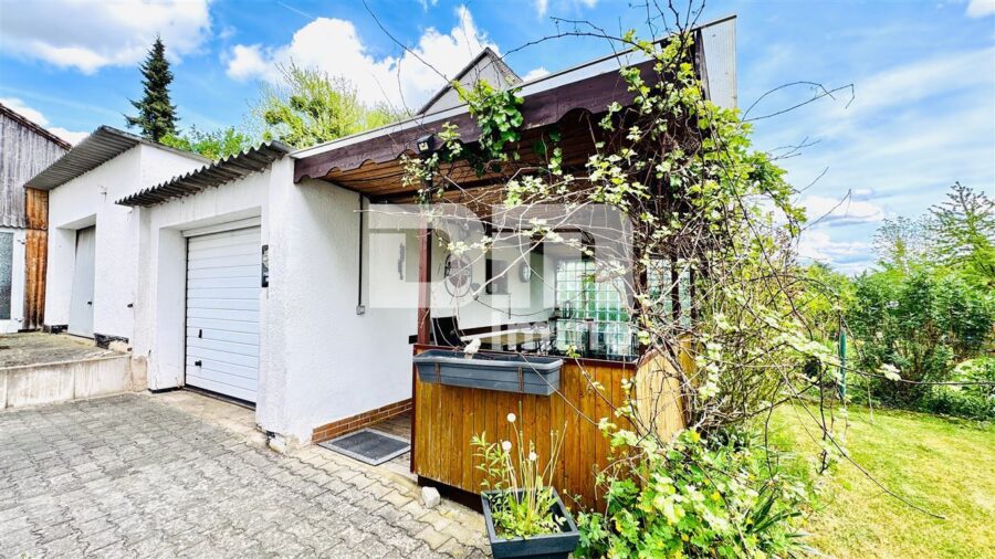 Modernisiertes Zweifamilienhaus mit Maisonettebereich in Panorama Traumlage + Garage / Terrasse - Garage / Terrasse überdacht